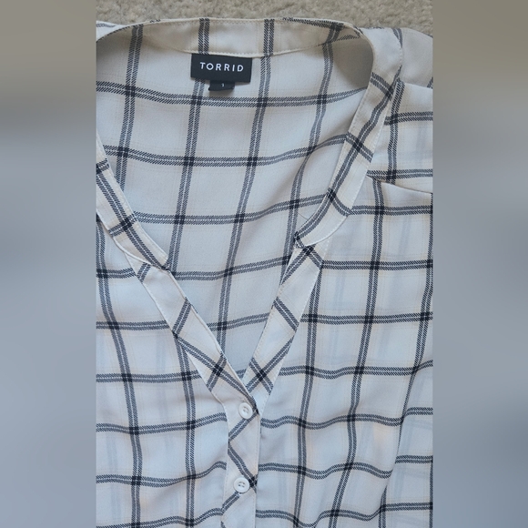 Torrid Georgette Peplum Tie Front Plaid Shirt Size 1X - Picture 2 of 7